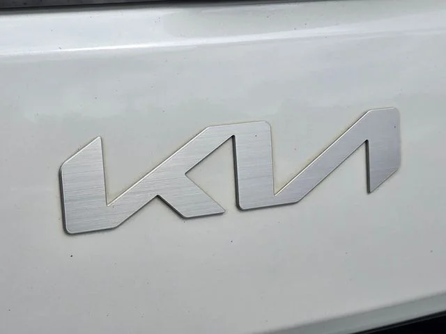 Used 2022 White Kia LX image 17