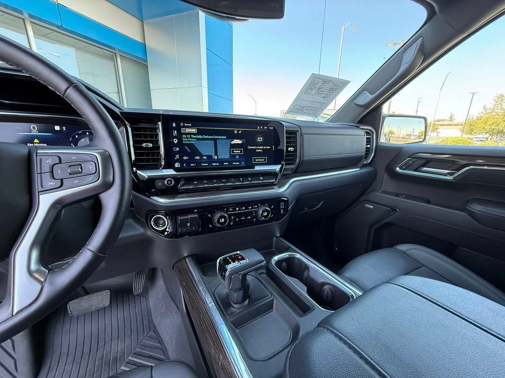 Used 2025 Summit White Chevrolet RST image 23
