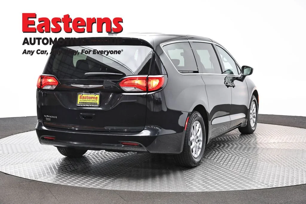 Used 2024 Black Chrysler LX image 5