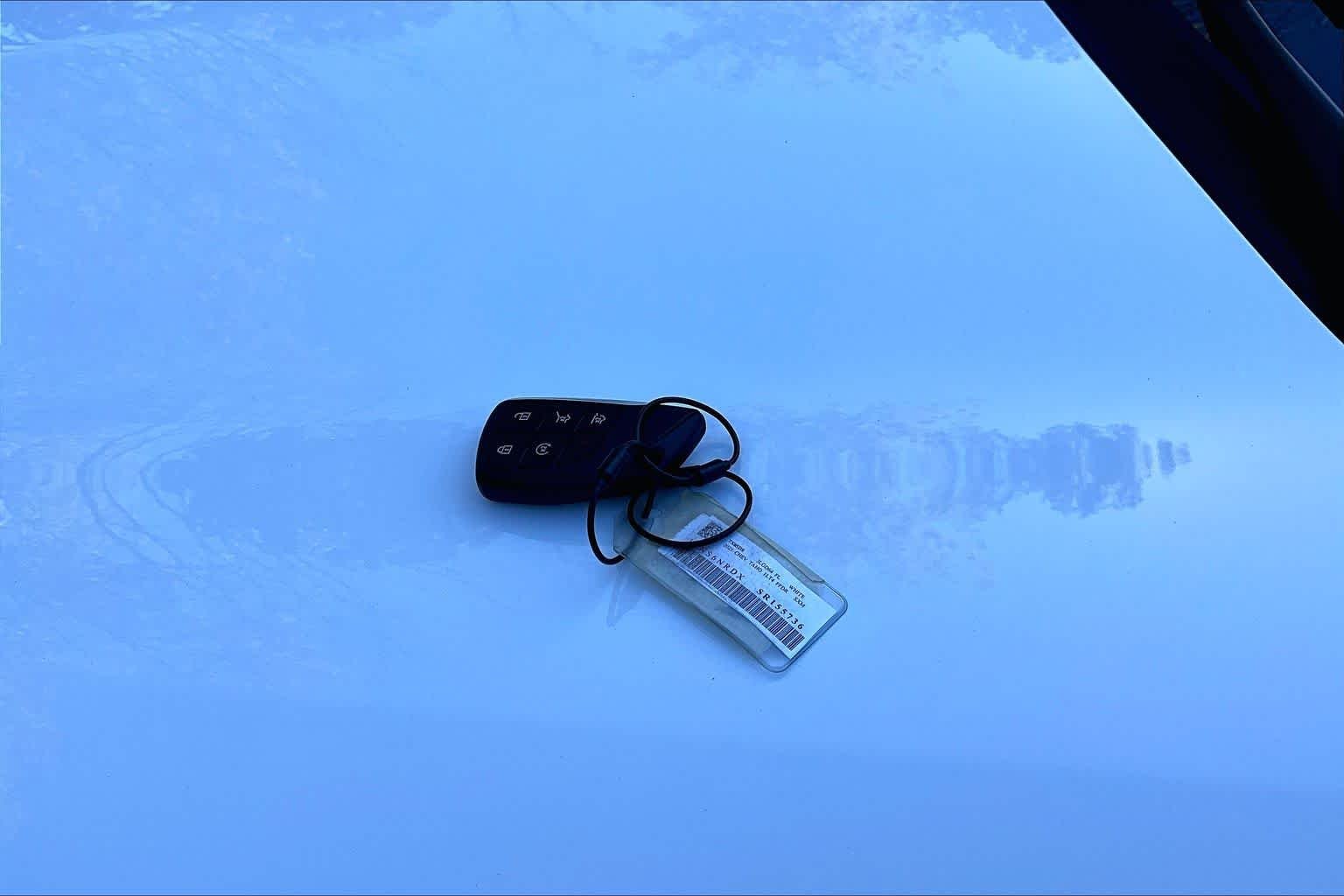 Used 2025 Summit White Chevrolet LT image 15