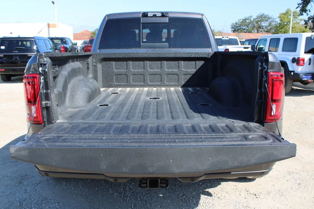 New 2026 Granite Crystal Metallic Clear-Coat Exterior Paint Ram Laramie image 10