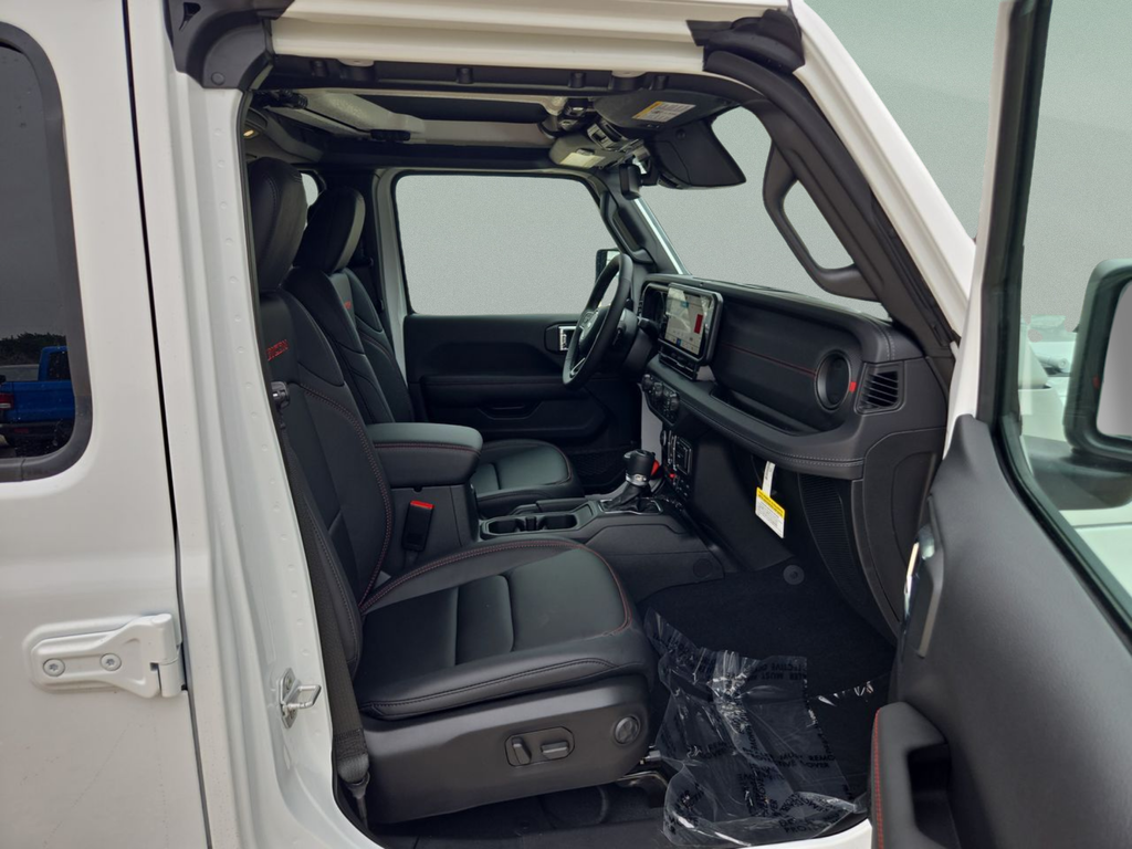New 2026 Bright White Clear-Coat Exterior Paint Jeep Rubicon X image 38