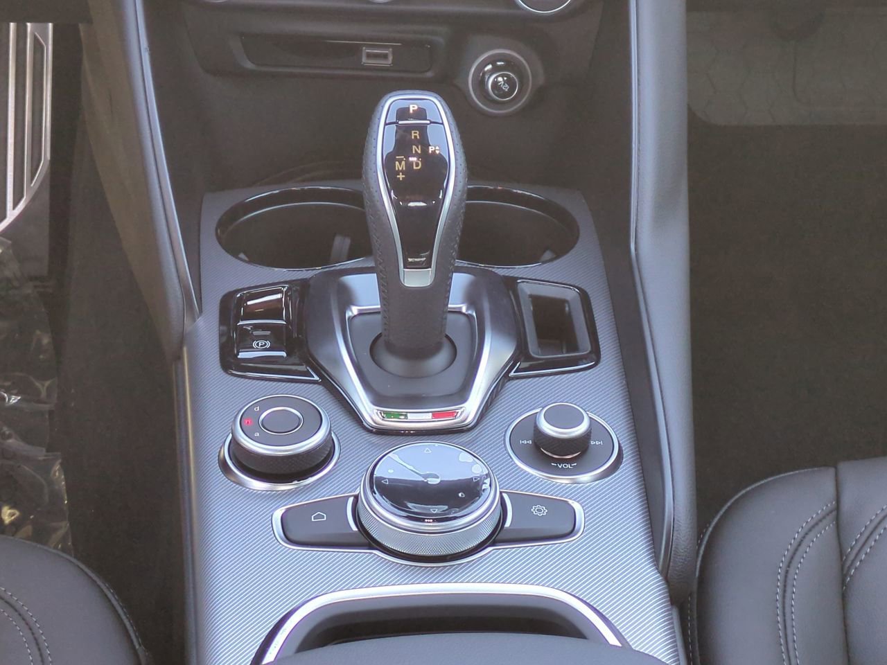 2025 Alfa Romeo Giulia Base - Photo 17