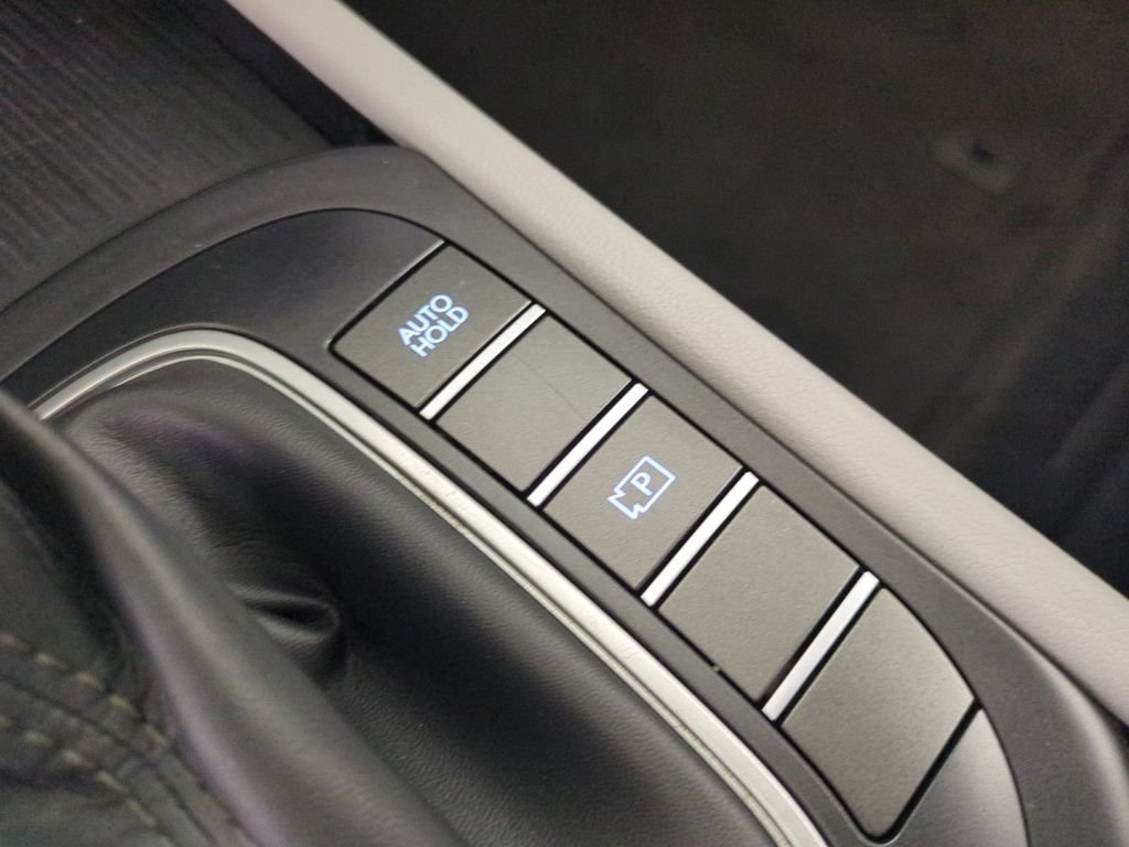 Used 2025 Yellow Hyundai SEL image 30
