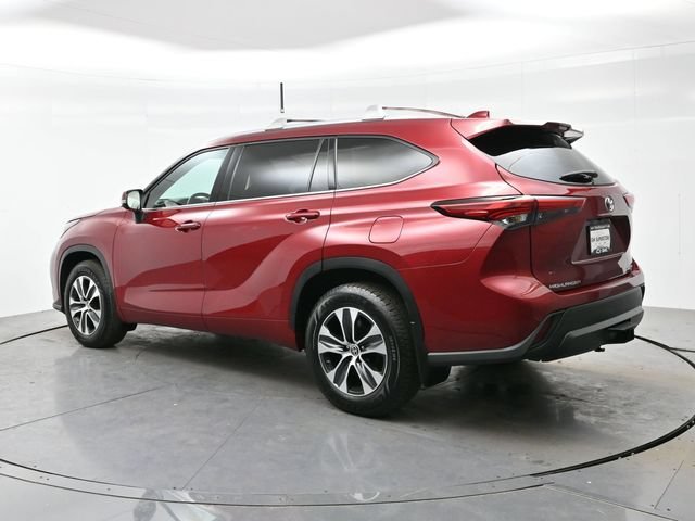 Used 2022 Ruby Flare Pearl Toyota XLE image 5