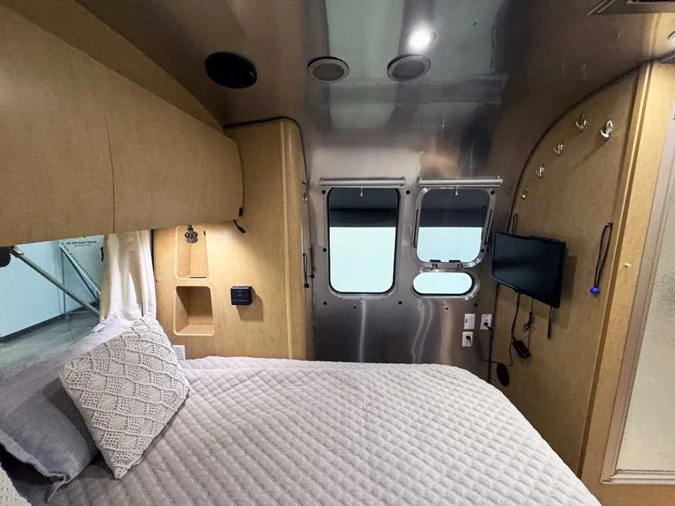 Used 2015  AIRSTREAM  image 26
