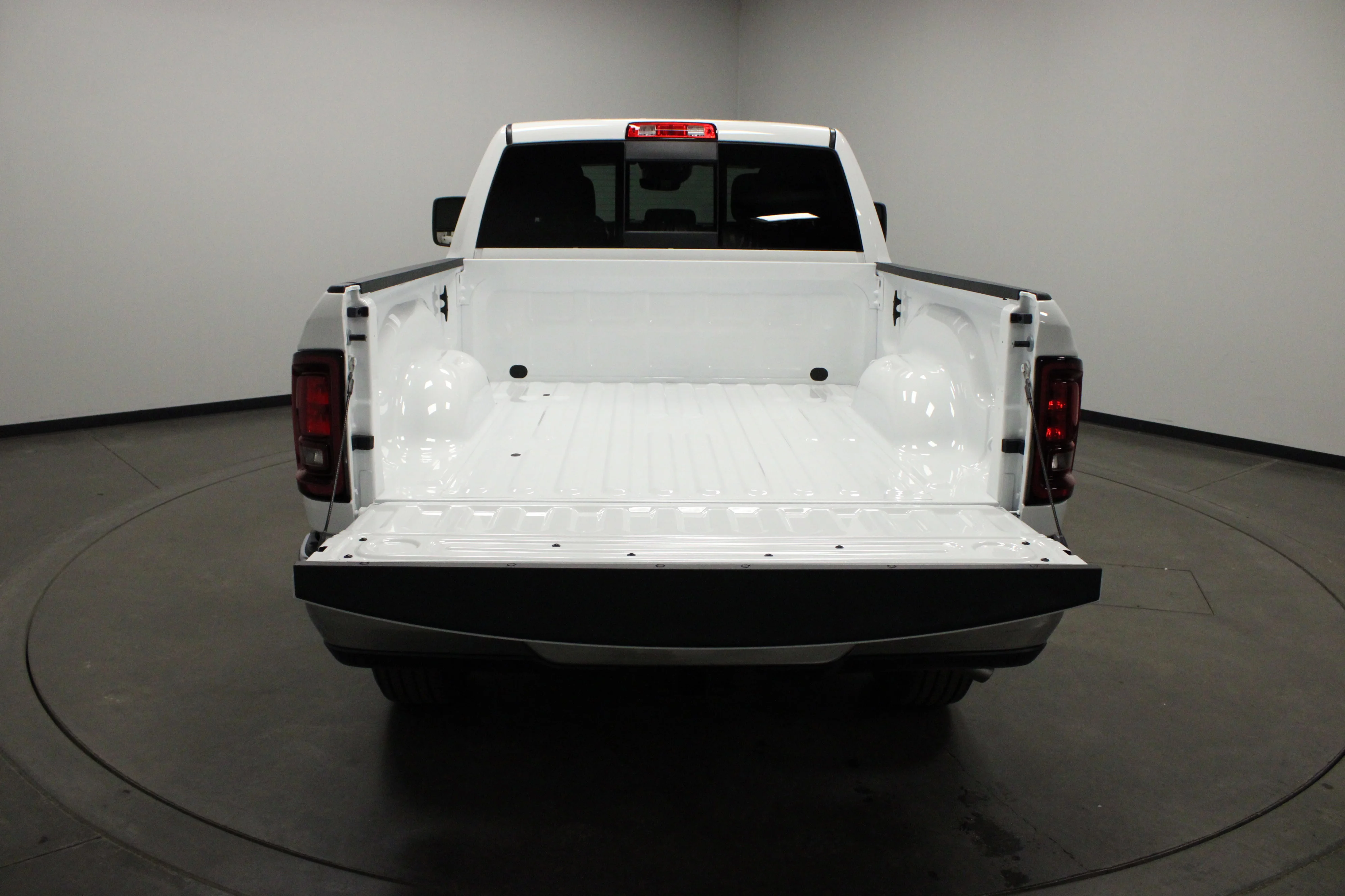New 2026 Bright White Clear-Coat Exterior Paint RAM Tradesman image 16