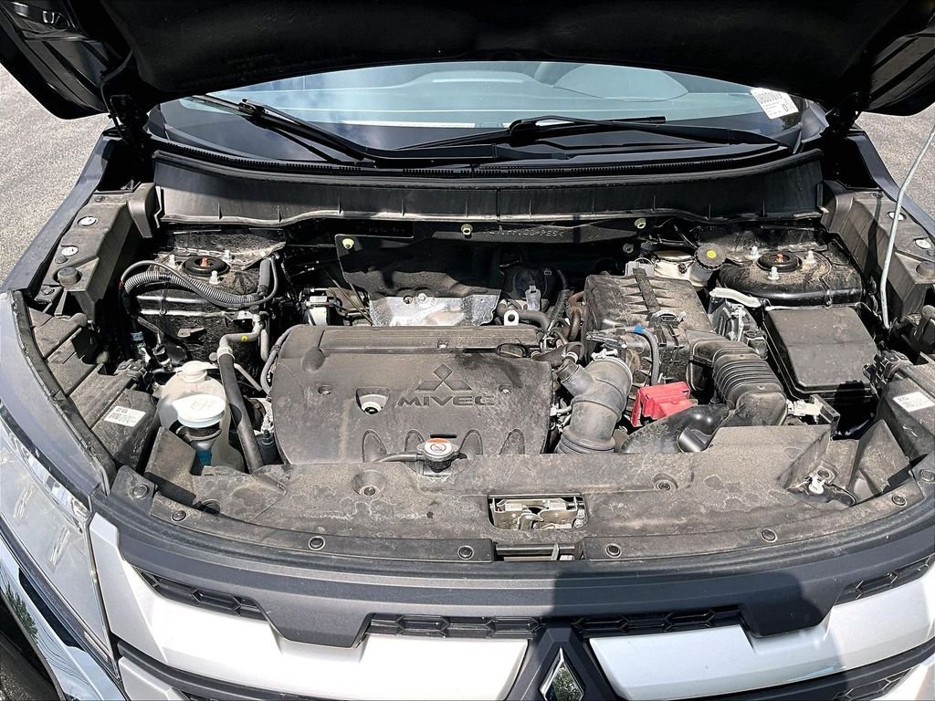 Used 2025 Alloy Silver Metallic Mitsubishi  image 29