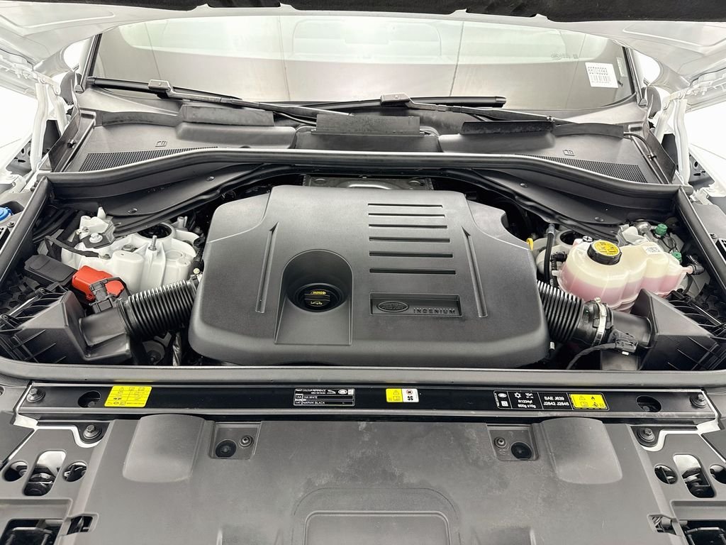 Certified Used 2025 Fuji White Land Rover Dynamic SE image 28