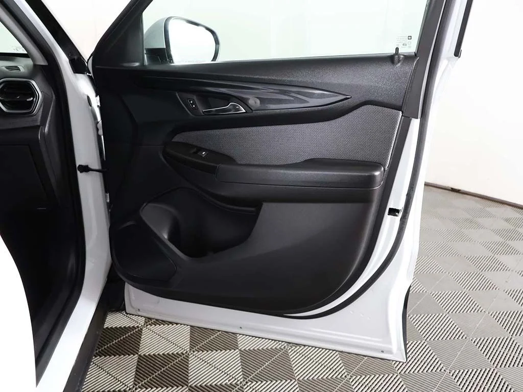 Used 2025 White Chevrolet LT image 20