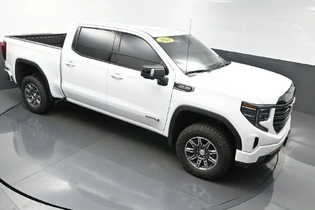 Used 2025 White GMC AT4 image 46