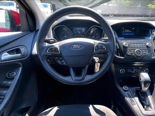 Used 2015 Red Ford SE image 5