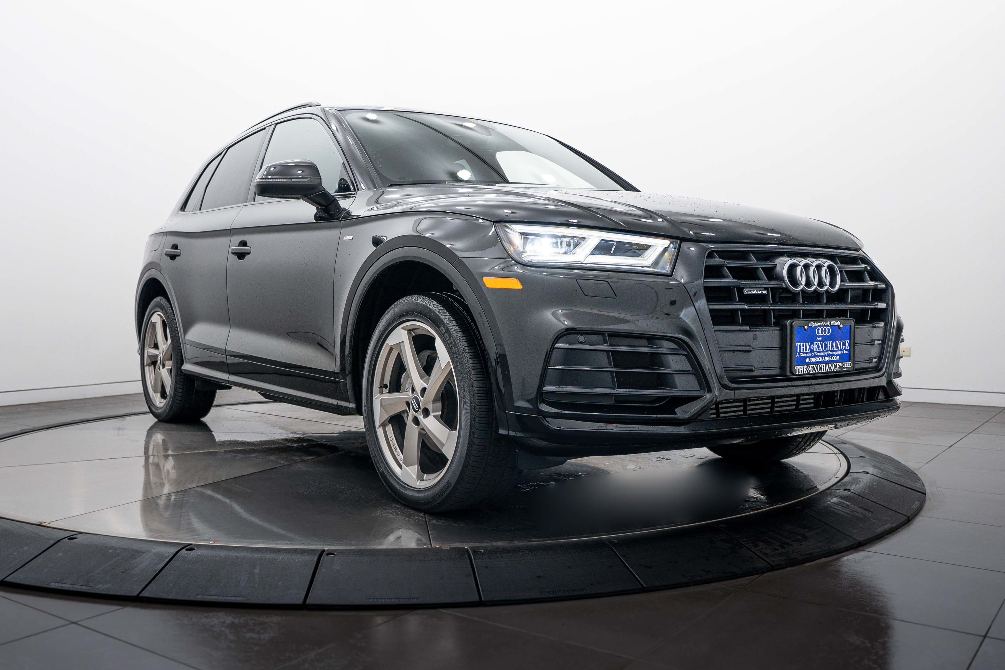 Used 2020 Mythos Black Metallic Audi Titanium Premium Plus image 1