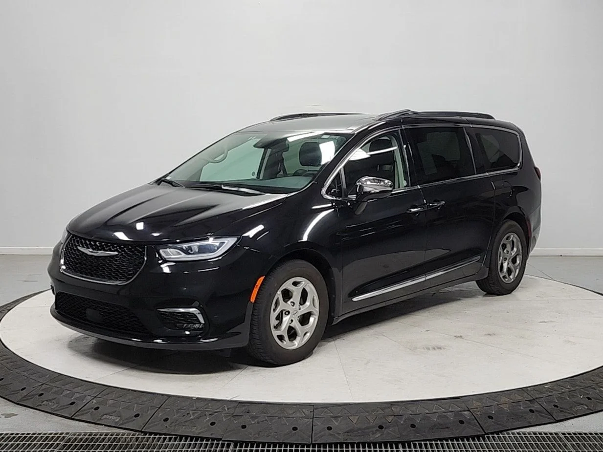 Used 2023 Black Chrysler Limited image 3