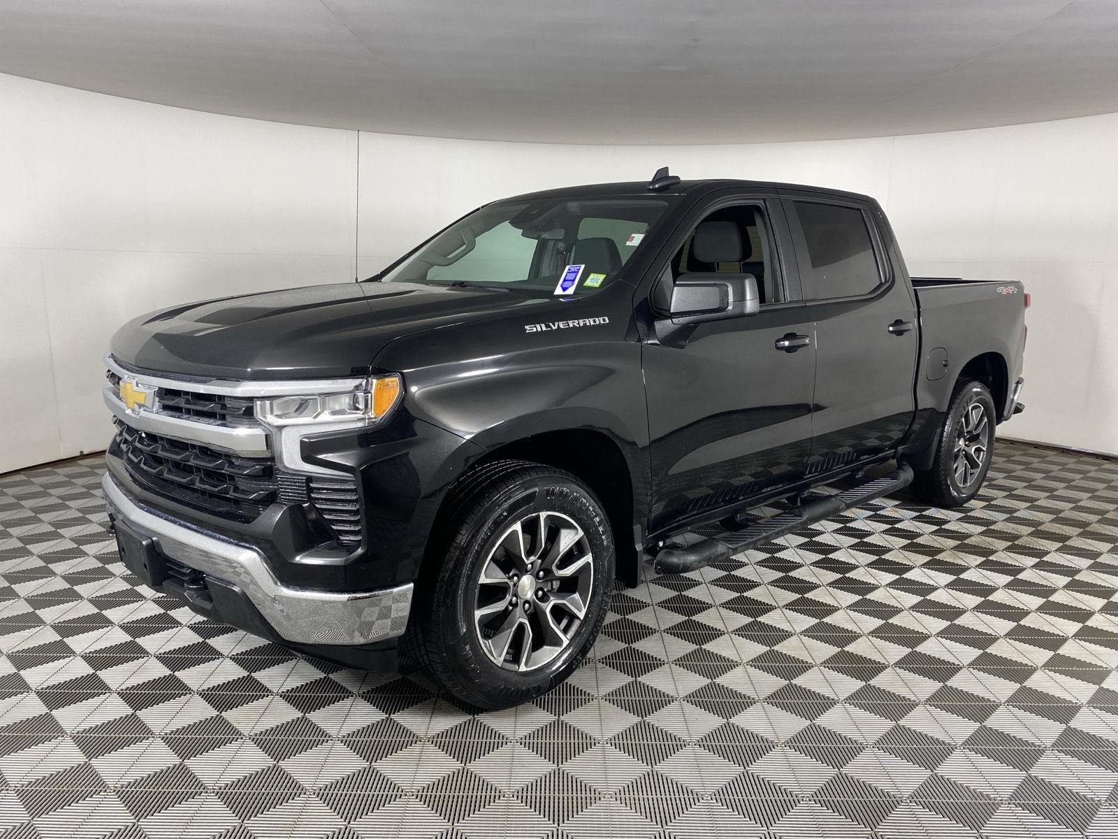 Used 2022 Black Chevrolet LT image 5