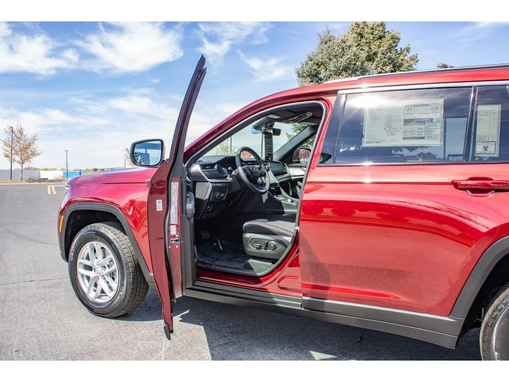 New 2026 Velvet Red Pearlcoat Jeep Laredo X image 13