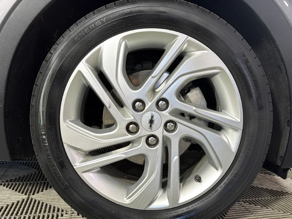 Used 2023 GRAY GHOST METALLIC Chevrolet 1LT image 35