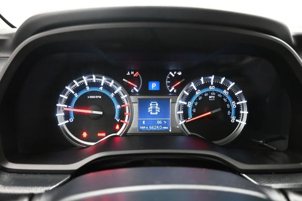 Used 2014 Gray Toyota SR5 image 13