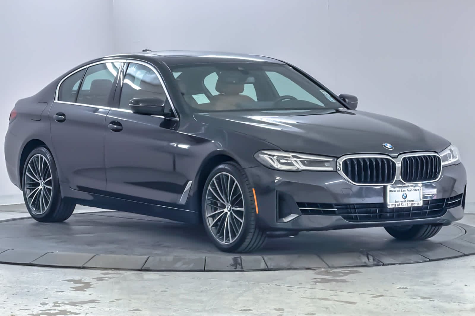 Used 2023 Dark Graphite Metallic BMW 540i xDrive image 9
