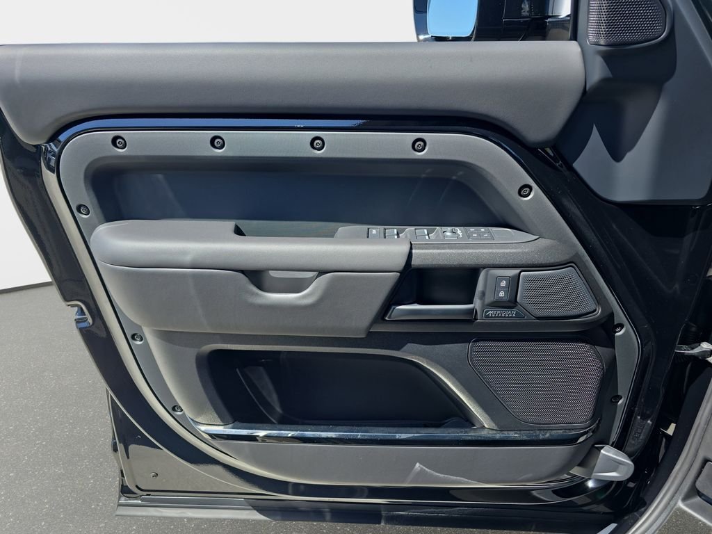 New 2026 Narvik Black Land Rover OCTA Black image 27