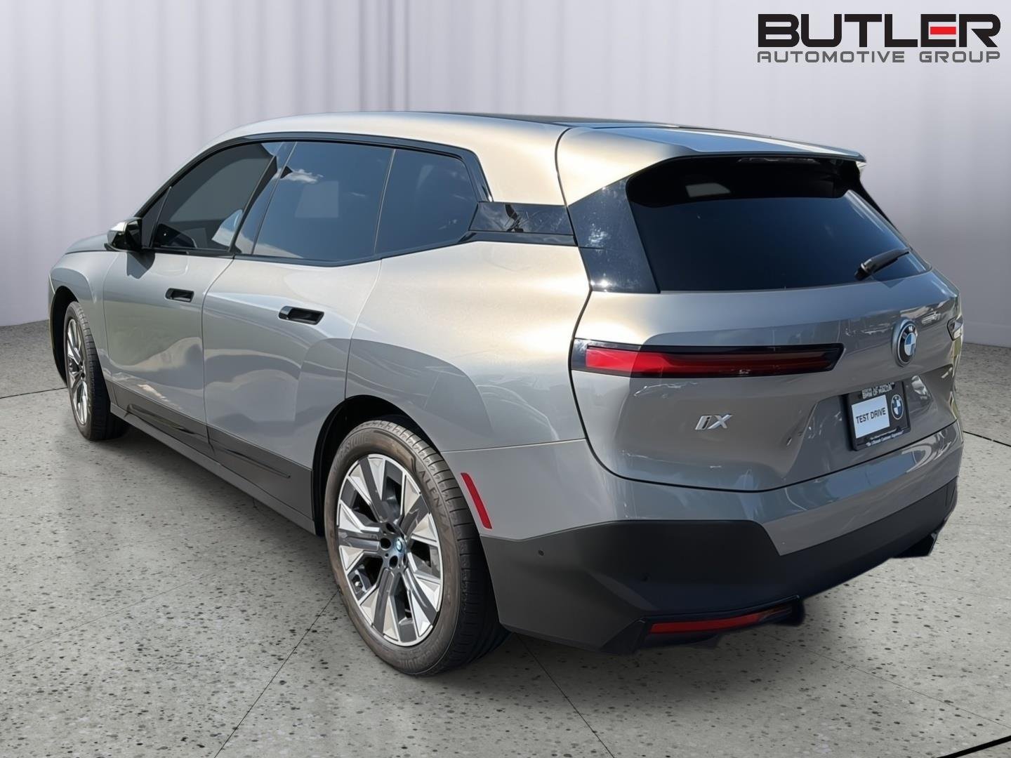 Used 2024 Oxide Grey Metallic BMW xDrive50 image 8