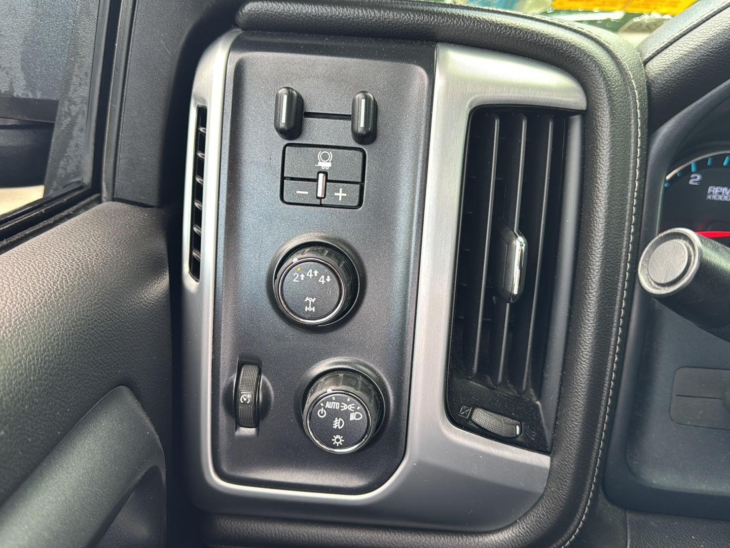 Used 2019 Onyx Black GMC SLE image 10