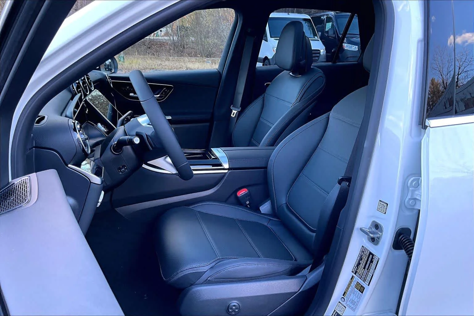 New 2026 Polar White Mercedes-Benz GLC 300 image 14