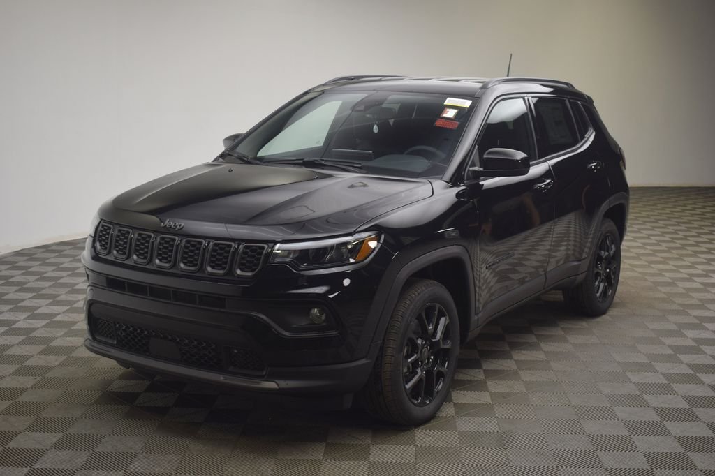 New 2026 Diamond Black Crystal Pearlcoat Jeep Latitude image 16
