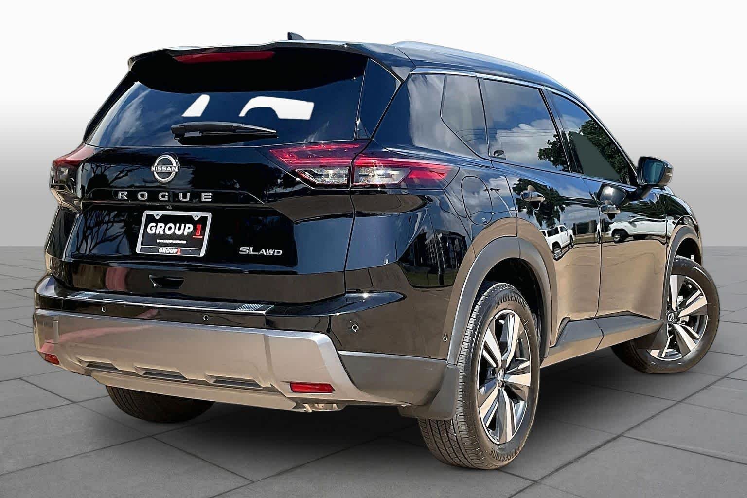Used 2024 Super Black Nissan SL image 13