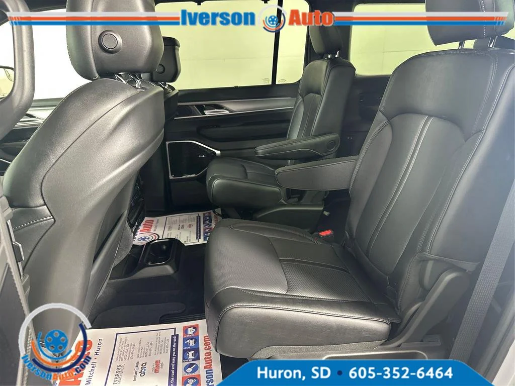 New 2026 Silver Zynith Jeep Limited Reserve image 25