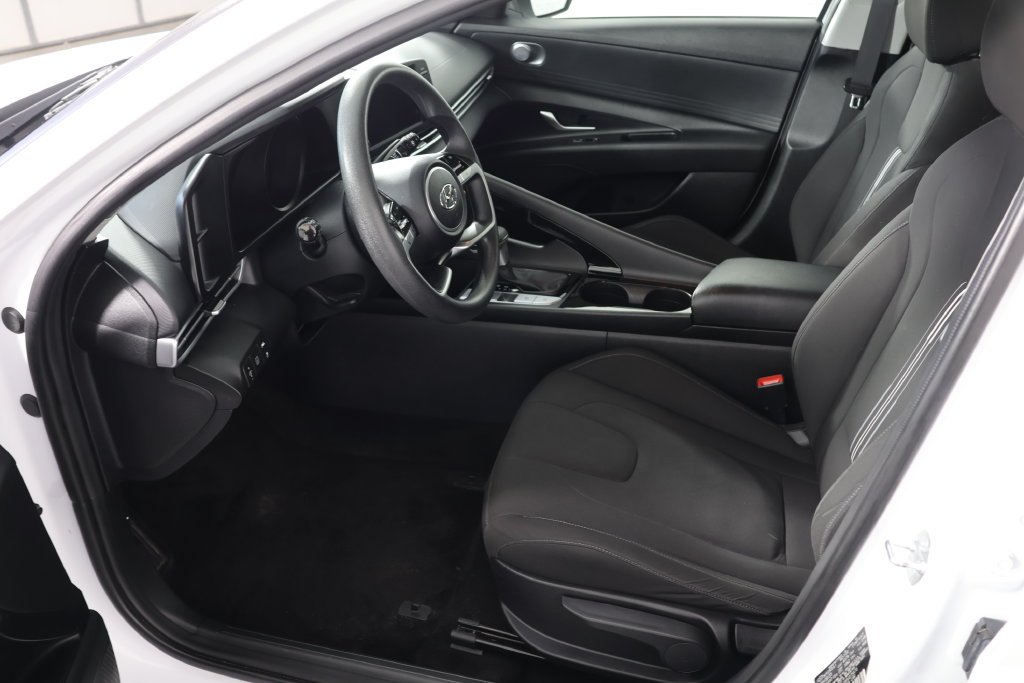 Used 2023 White Hyundai Blue image 19
