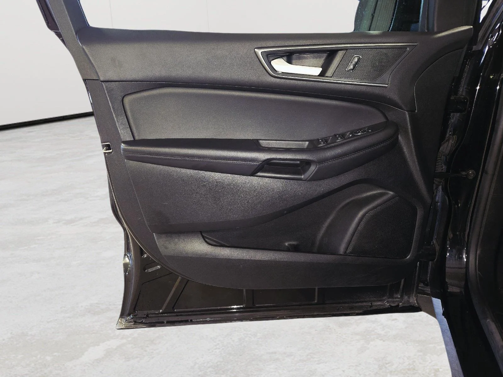 Used 2023 Agate Black Ford SE image 12
