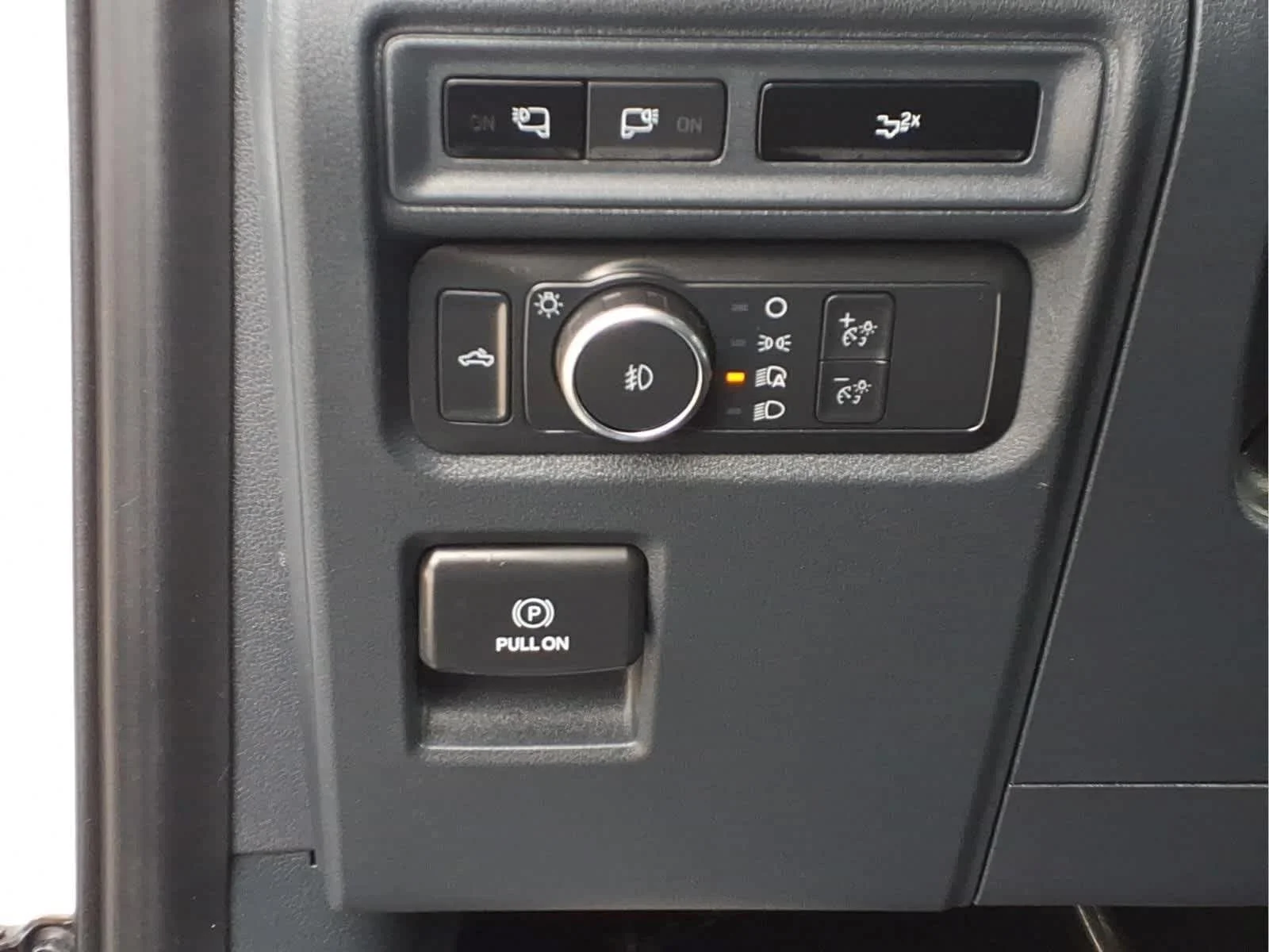 Used 2023 Oxford White Ford XLT image 13