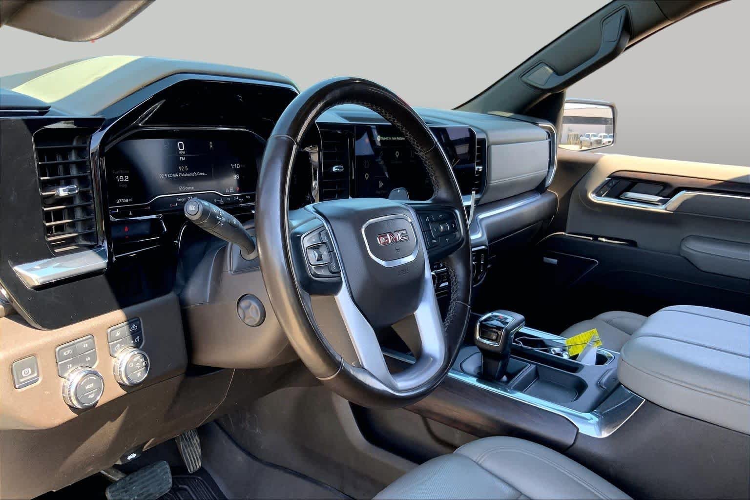 Used 2025 Summit White GMC SLT image 17