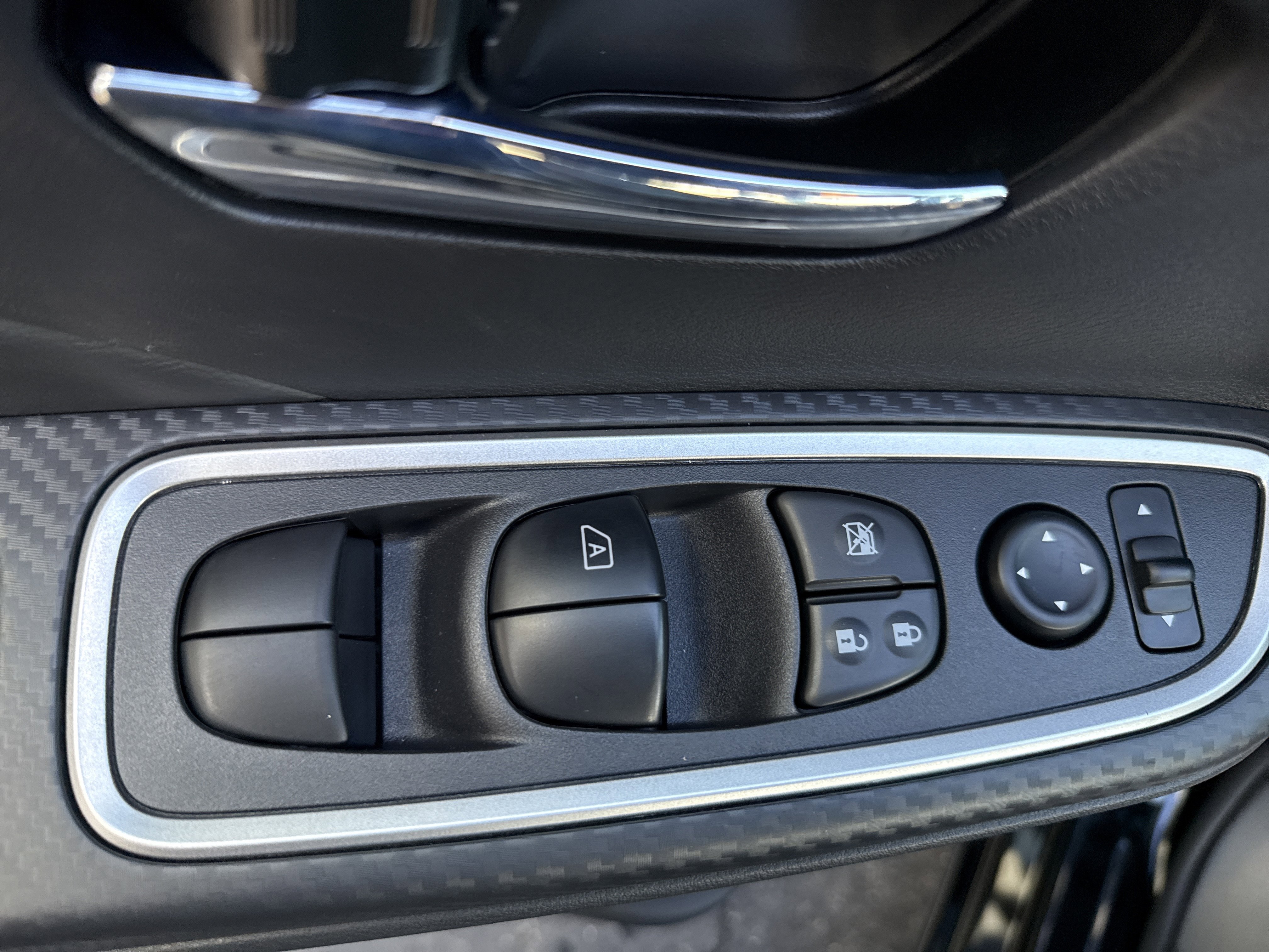 2025 Nissan Versa Sedan SR - Photo 17