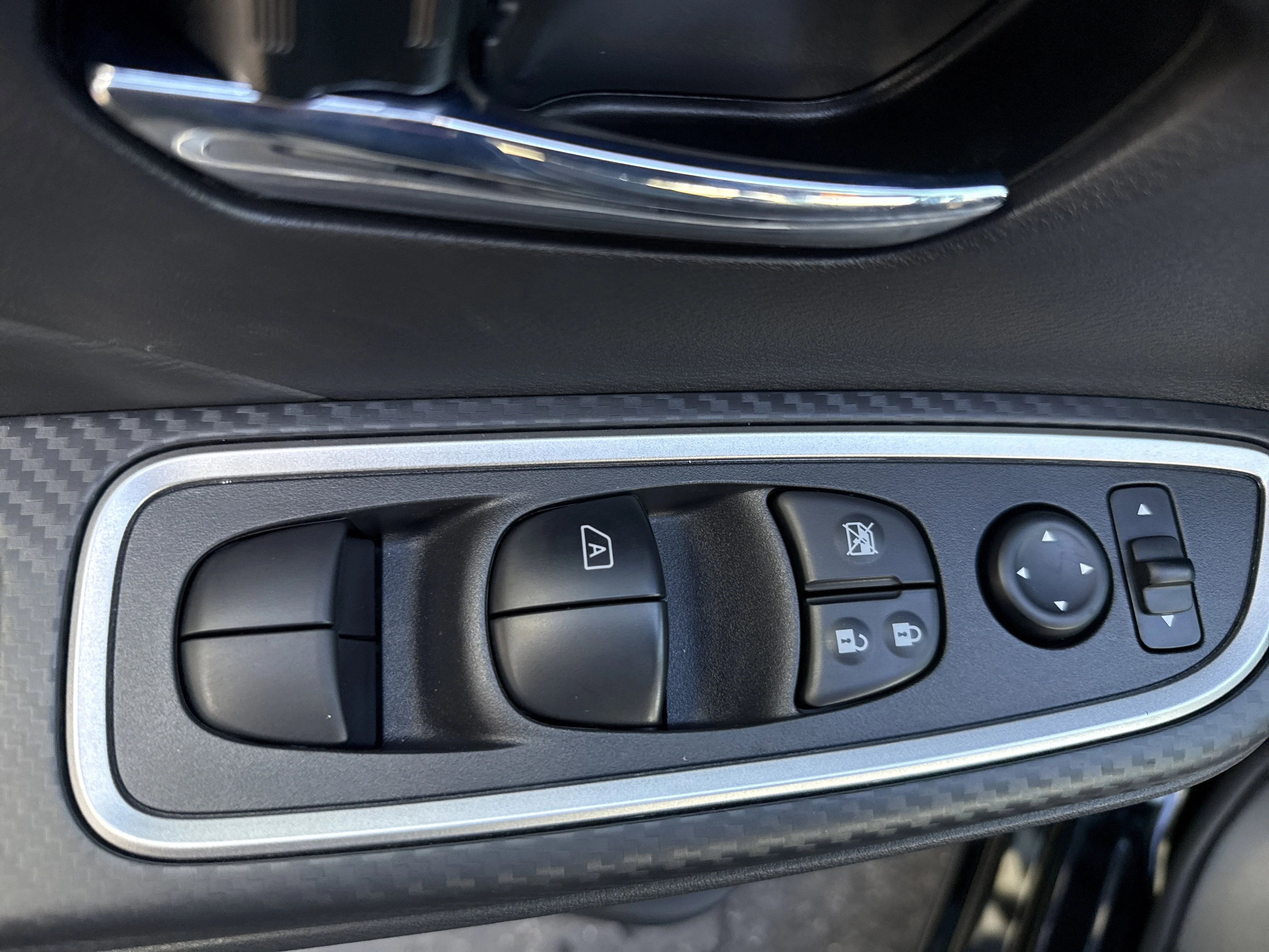 2025 Nissan Versa Sedan SR - Photo 17