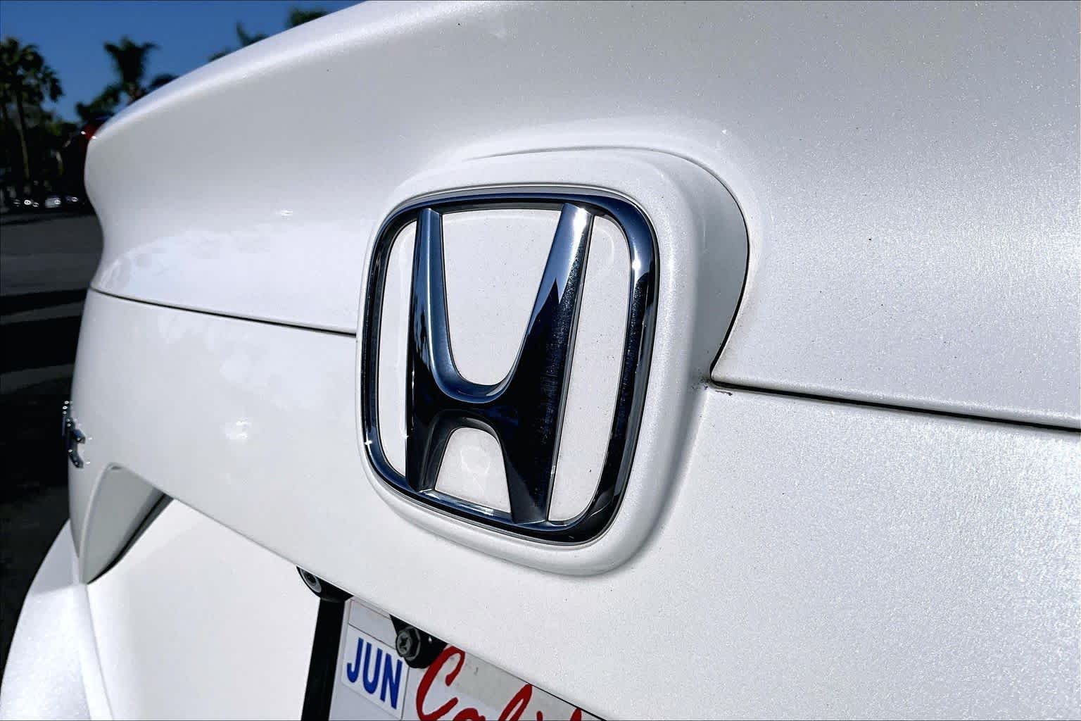 Used 2018 WHITE ORCHID PEARL Honda EX image 9