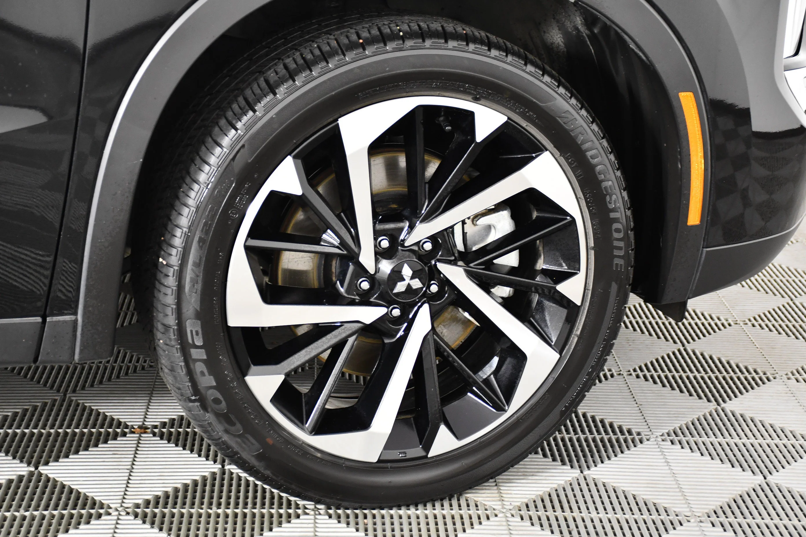 Certified Used 2025 Black Diamond Mitsubishi SE image 54