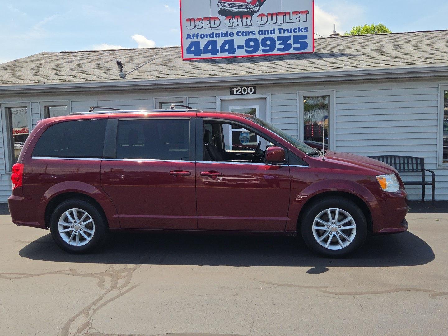 Used 2019 Dodge Grand Caravan SXT with VIN 2C4RDGCG5KR711506 for sale in Washington, IL