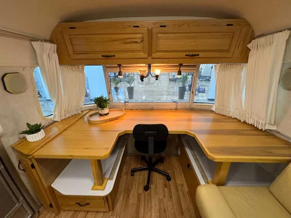 Used 2011 SILVER AIRSTREAM  image 32