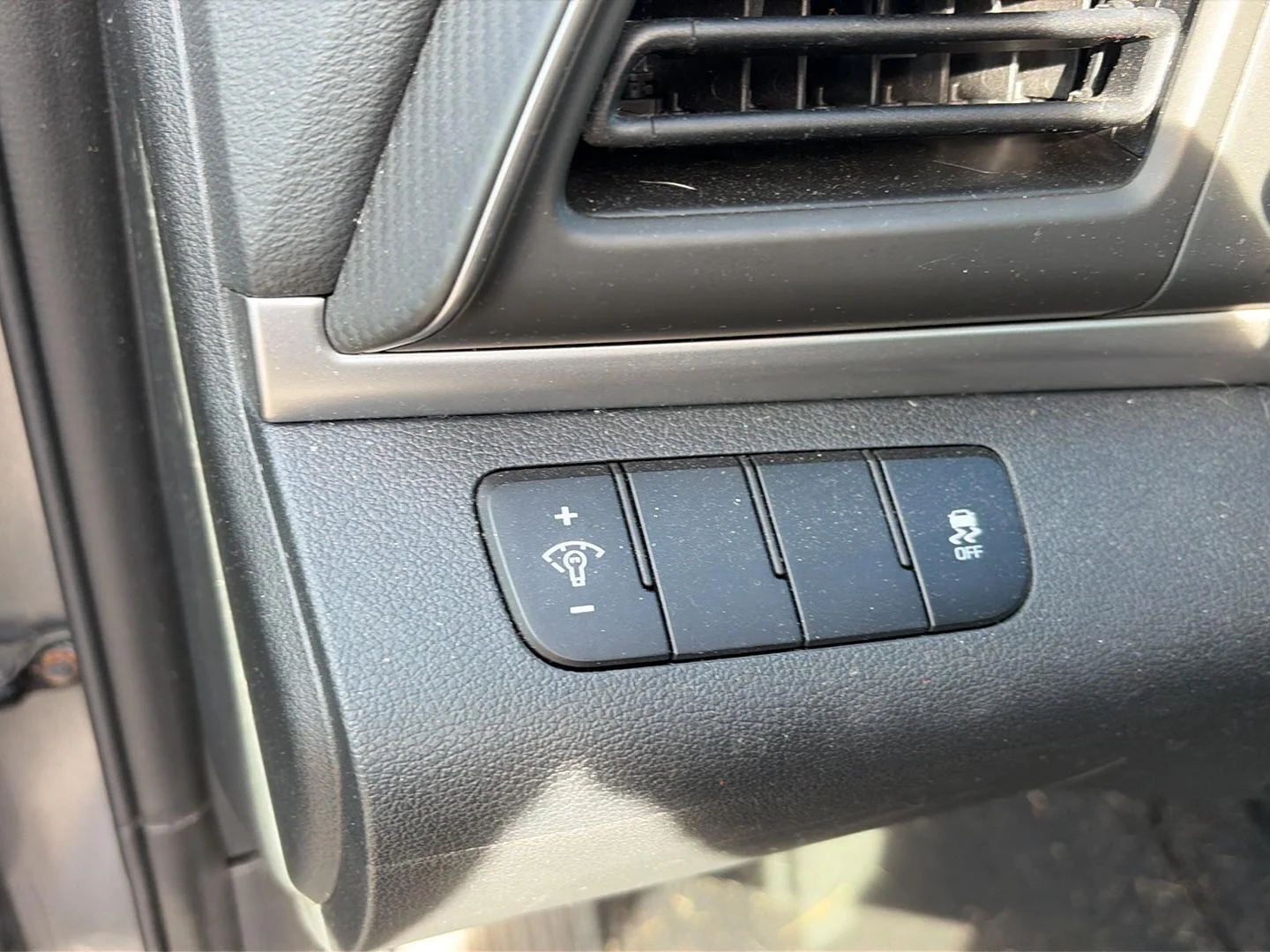 Used 2019 Machine Gray Hyundai SE image 8