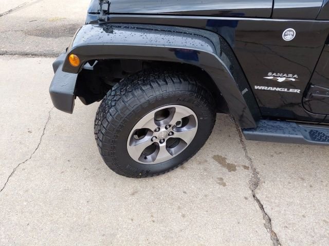 Used 2016 Black Clearcoat Jeep Sahara image 27