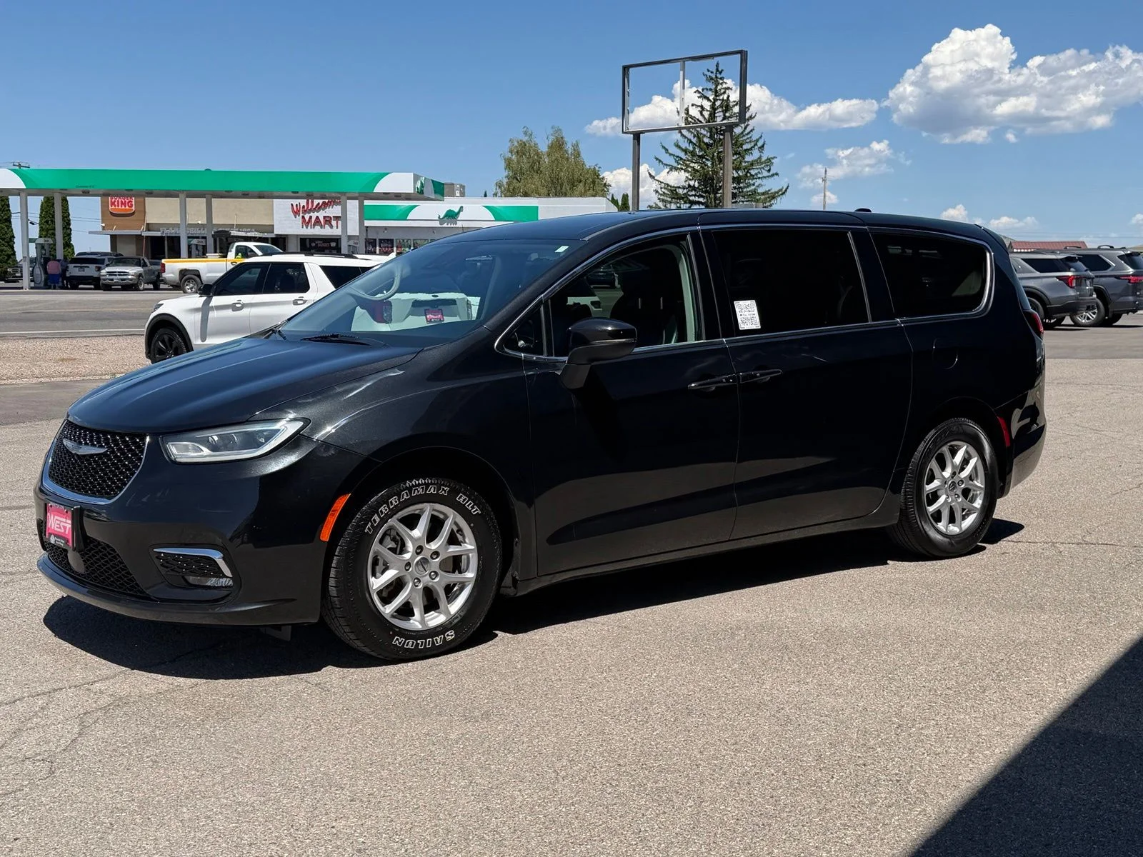 Used 2023 Black Chrysler Touring L image 9