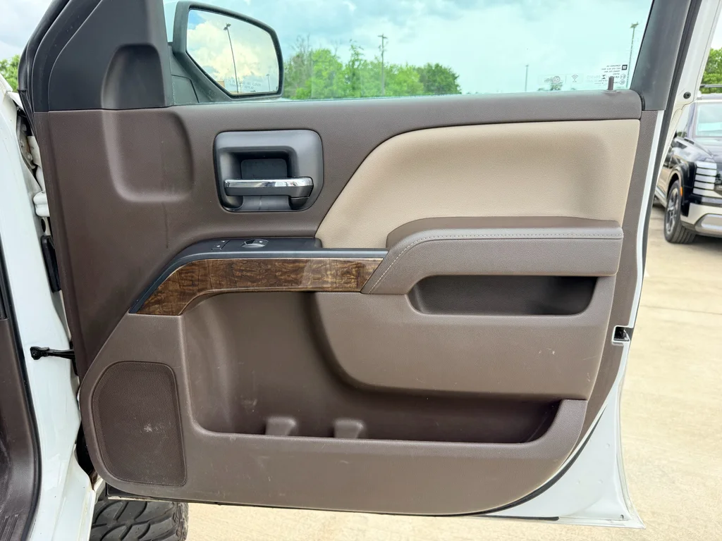 Used 2018 Summit White Chevrolet LT image 10
