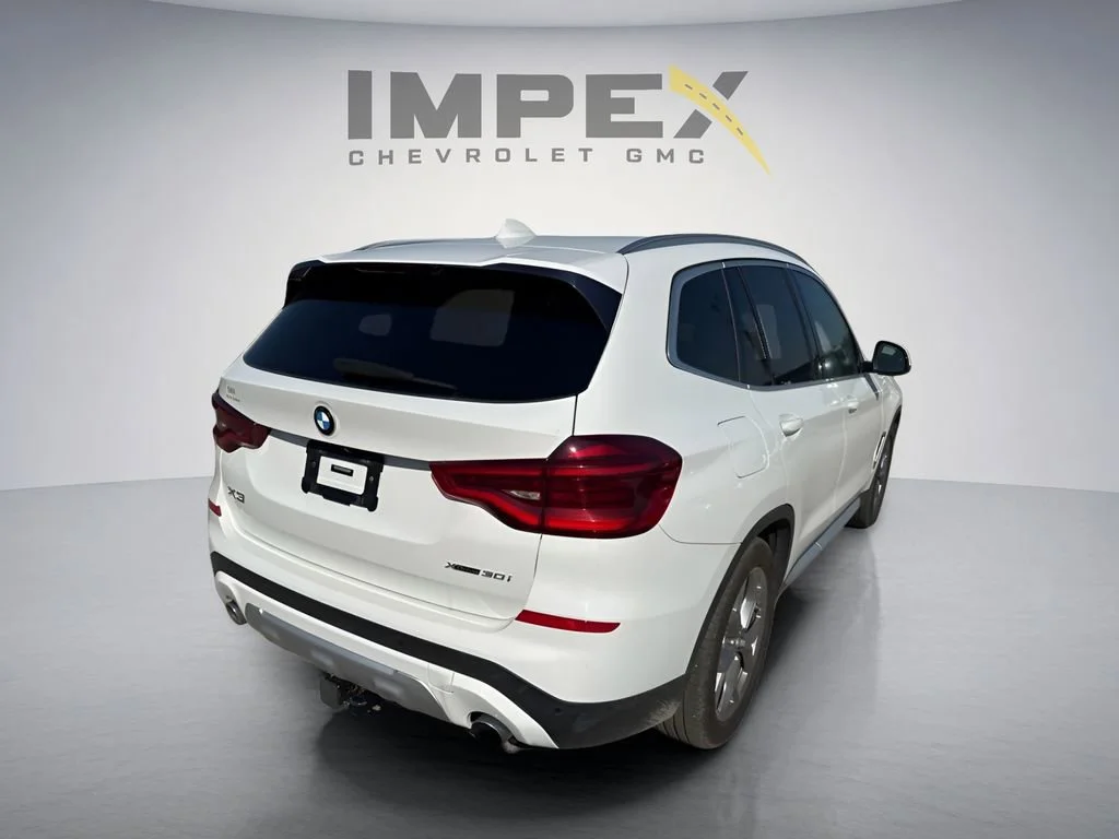Used 2021 White BMW xDrive30i image 4