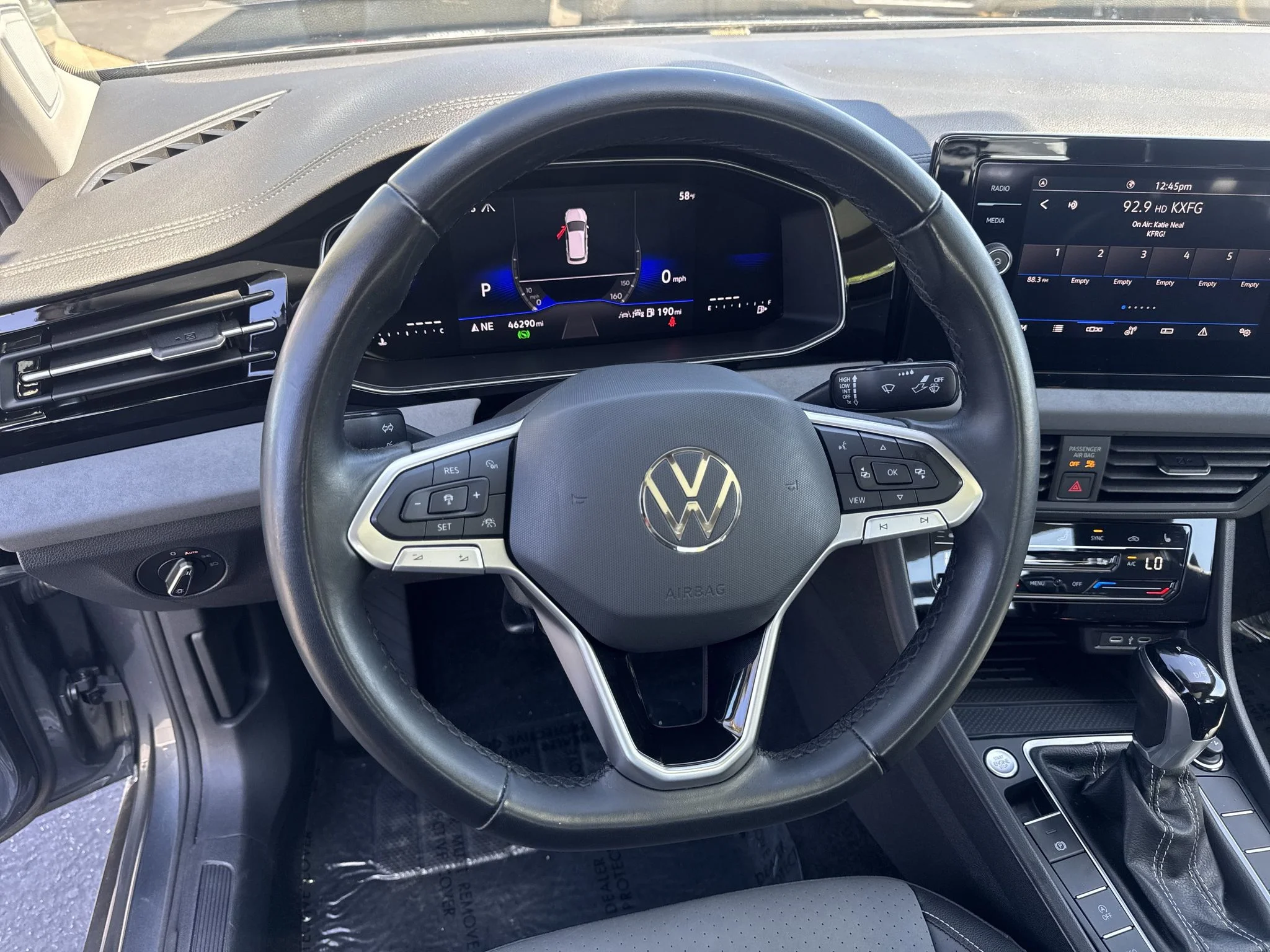 Certified Used 2025 Platinum Gray Metallic Volkswagen SE image 15
