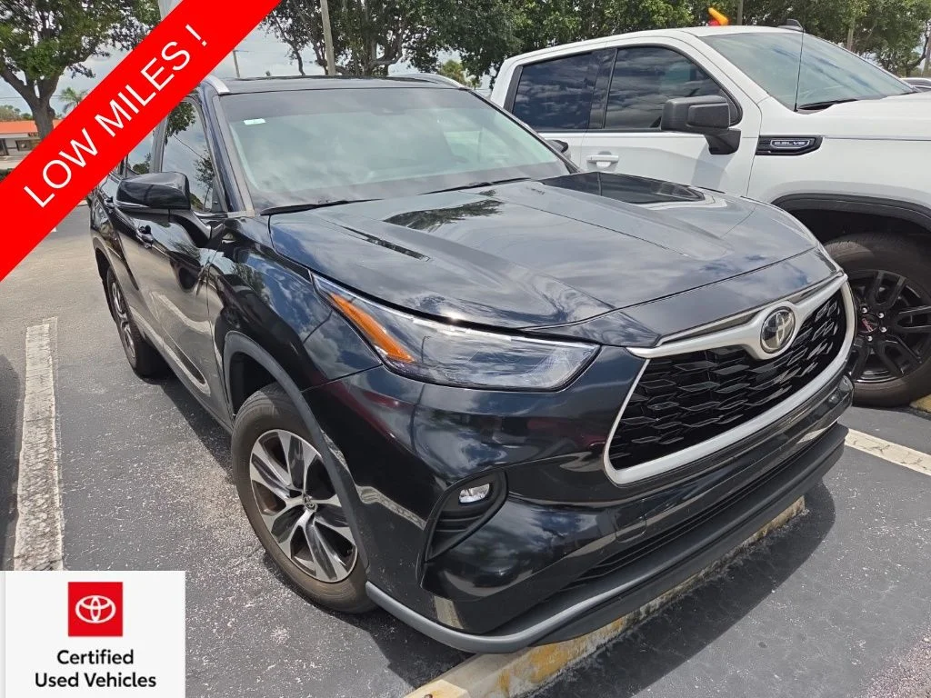 2023 Toyota Highlander XLE FWD's photo