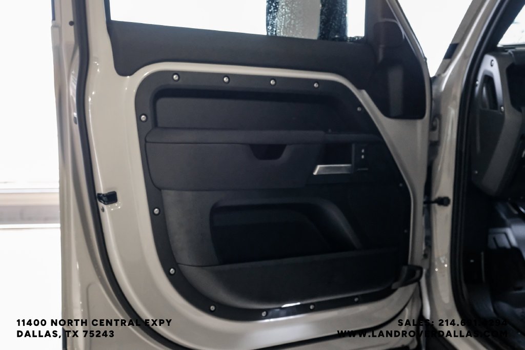 New 2026 Borasco Grey Metallic Land Rover S image 32