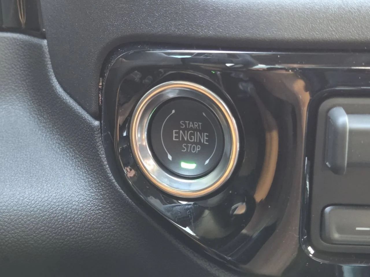New 2026 Glacier White Tricoat GMC SLT image 11
