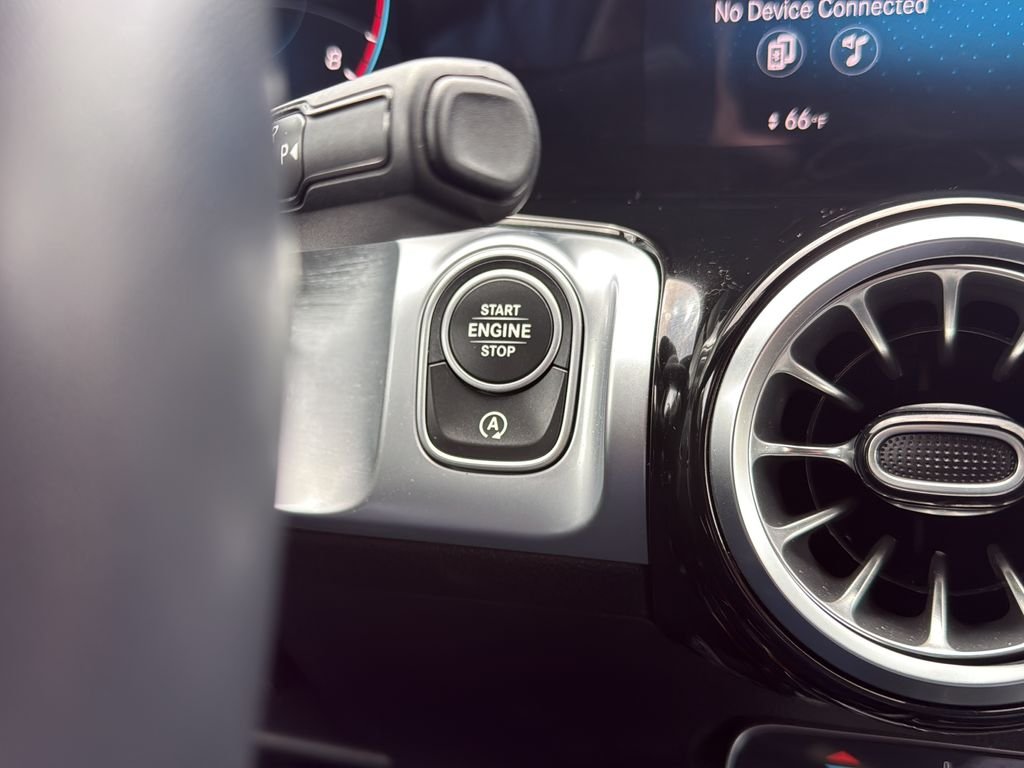 Used 2022  Mercedes-Benz GLB 250 image 13